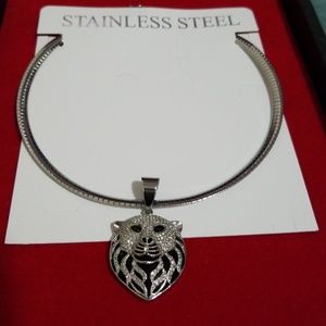 Green eye lion necklace